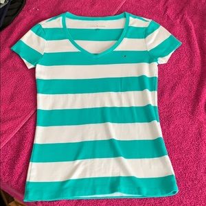 NWOT Tommy Hilfiger v neck T size M
